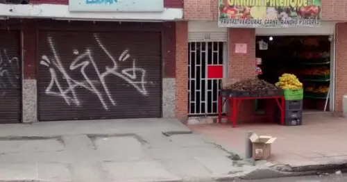 FUERA DE LUGAR TIENDA DE ROPA BOGOTÁ FUERA DE LUGAR TIENDA DE ROPA BOGOTÁ